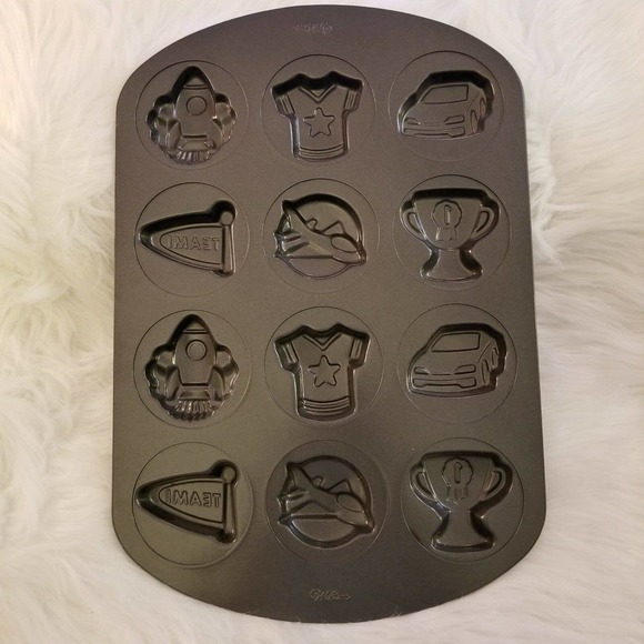 Wilton Race Car Cake Pan 12 Baking Molds - Picture 3 of 3